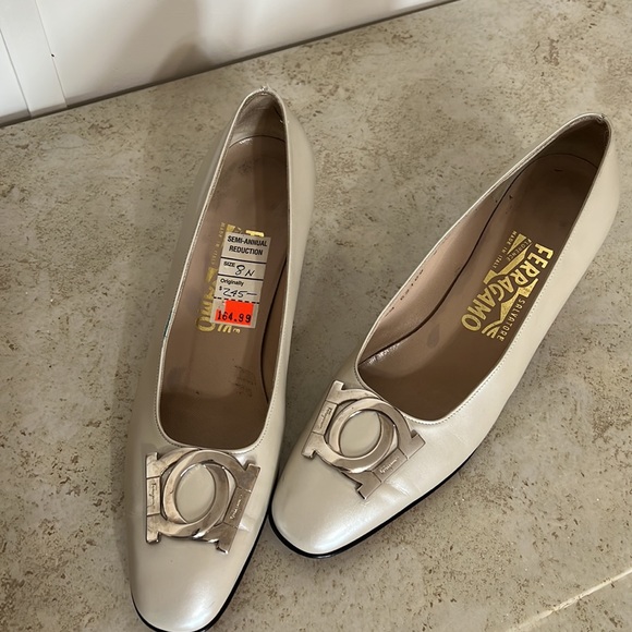 SALVATORE FERRAGAMO FLORENCE SLIP ON HEELS - Picture 4 of 15